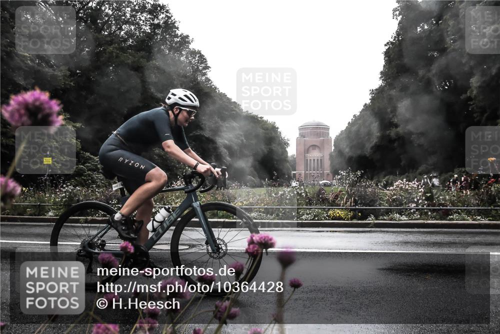 13.09.2026 - Stadtparktriathlon H.Heesch http://msf.ph/oto/10364428 13.09.2026 12:35:45 Radfahren 1090, 1113 meine-sportfotos.de