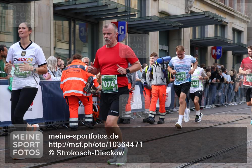 13.09.2026 - 21. swb-Marathon Bremen Strokosch-Dieckow http://msf.ph/oto/10364471 13.09.2026 13:37:12 Ziel 270, 391, 448, 869, 1180, 3323, 3627, 3804, 3823, 4155, 4300, 4433, 4628, 5388, 5612, 5624, 5738, 5791, 6032, 6804, 6904, 6911, 7003, 7074, 7571, 7635, 8315, 8316, 8380, 8439, 8553, 8674, 8748, 8753, 9441, 10062, 10106, 950, 1180, 1285, 1641, 1849, 1854, 1991, 2241, 2275, 2531, 2930, 3122, 3333, 3732, 3787, 3894, 3909, 4261, 4410, 4448, 4932, 4947, 5236, 5355, 5547, 5577, 6046, 6056, 6269, 6408, 6431, 6629, 6904, 6947, 6961, 7006, 7046, 8268, 8443, 9701 meine-sportfotos.de