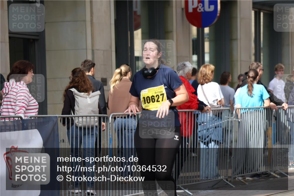 13.09.2026 - 21. swb-Marathon Bremen Strokosch-Dieckow http://msf.ph/oto/10364532 13.09.2026 11:27:10 Ziel 10440, 10627, 10789, 11031, 11254, 11851, 12377, 12408 meine-sportfotos.de