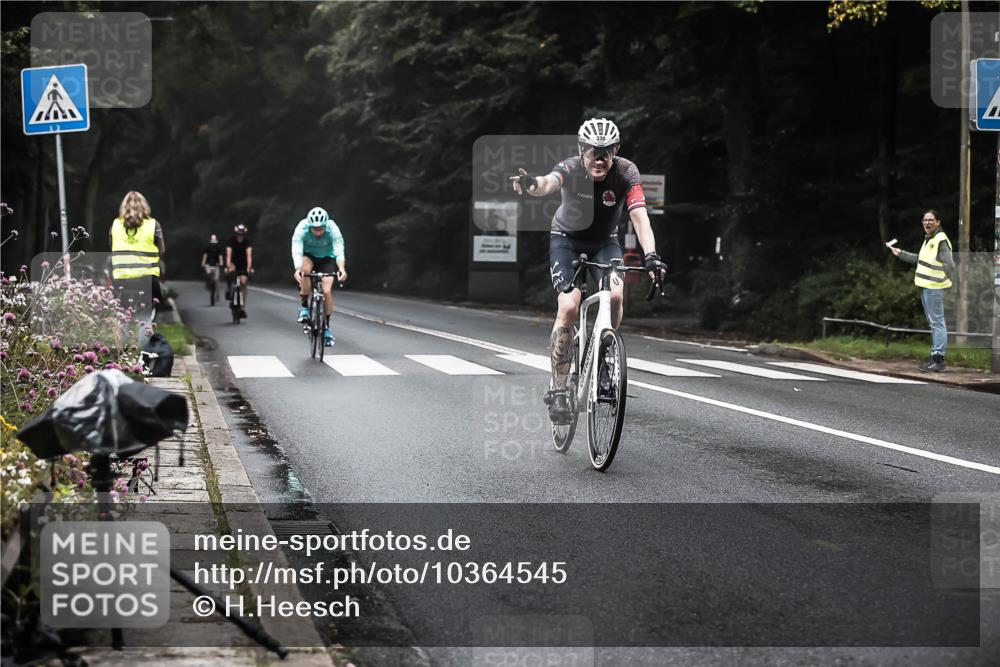 13.09.2026 - Stadtparktriathlon H.Heesch http://msf.ph/oto/10364545 13.09.2026 10:11:03 Radfahren 229, 254, 267, 308, 330 meine-sportfotos.de