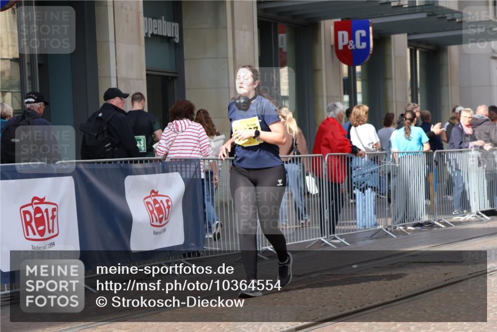 13.09.2026 - 21. swb-Marathon Bremen Strokosch-Dieckow http://msf.ph/oto/10364554 13.09.2026 11:27:11 Ziel 10440, 10627, 10789, 11031, 11254, 11851, 12377, 12408 meine-sportfotos.de