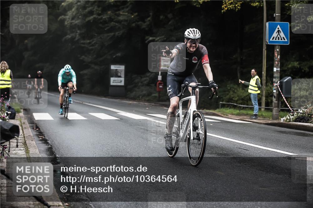 13.09.2026 - Stadtparktriathlon H.Heesch http://msf.ph/oto/10364564 13.09.2026 10:11:04 Radfahren 254, 267, 308, 330 meine-sportfotos.de