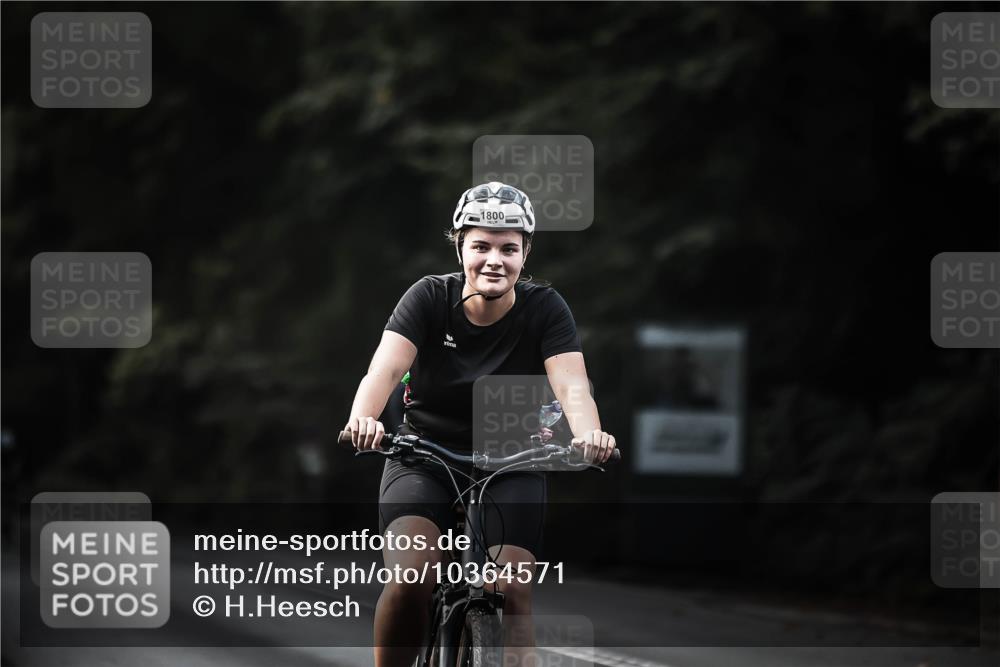 13.09.2026 - Stadtparktriathlon H.Heesch http://msf.ph/oto/10364571 13.09.2026 11:21:24 Radfahren 519, 644, 653, 737, 740, 825, 826, 1800 meine-sportfotos.de