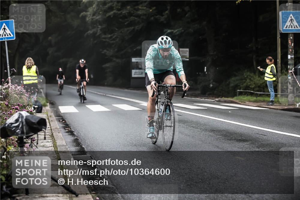 13.09.2026 - Stadtparktriathlon H.Heesch http://msf.ph/oto/10364600 13.09.2026 10:11:05 Radfahren 254, 267, 308, 330 meine-sportfotos.de