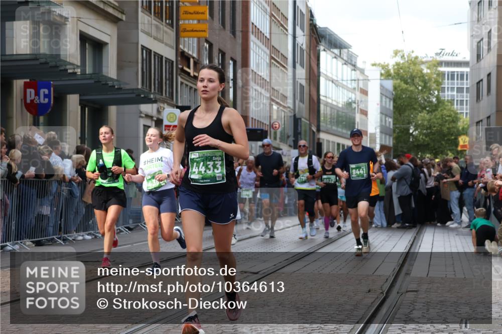 13.09.2026 - 21. swb-Marathon Bremen Strokosch-Dieckow http://msf.ph/oto/10364613 13.09.2026 13:37:15 Ziel 270, 391, 448, 869, 3323, 3627, 3804, 3823, 4155, 4300, 4433, 4628, 5388, 5624, 5738, 5791, 6032, 6795, 6804, 6911, 7003, 7074, 7571, 7635, 8315, 8316, 8380, 8439, 8553, 8674, 8748, 8753, 9099, 9441, 10062, 10106, 950, 1180, 1285, 1641, 1849, 1854, 1991, 2241, 2531, 2930, 3122, 3333, 3732, 3787, 3894, 3909, 4261, 4410, 4448, 4932, 4947, 5547, 5577, 5612, 6046, 6056, 6269, 6431, 6629, 6904, 6947, 6961, 7006, 7046, 7571, 8268, 8443, 9701 meine-sportfotos.de