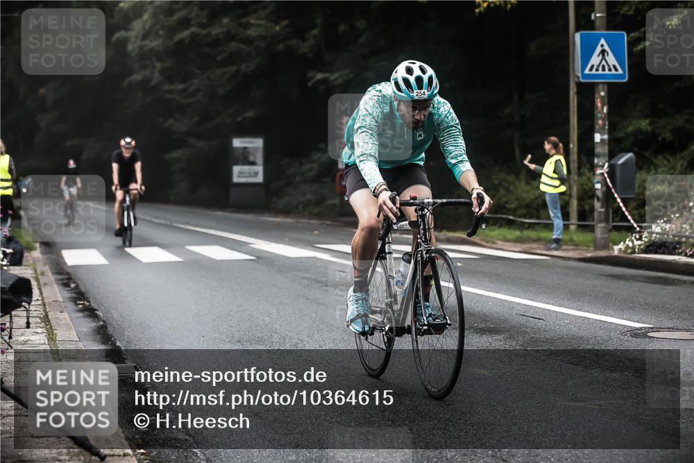 13.09.2026 - Stadtparktriathlon H.Heesch http://msf.ph/oto/10364615 13.09.2026 10:11:05 Radfahren 254, 267, 308, 330 meine-sportfotos.de