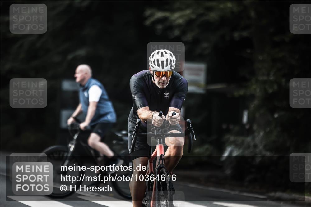 13.09.2026 - Stadtparktriathlon H.Heesch http://msf.ph/oto/10364616 13.09.2026 11:21:26 Radfahren 653, 674, 826, 1800 meine-sportfotos.de