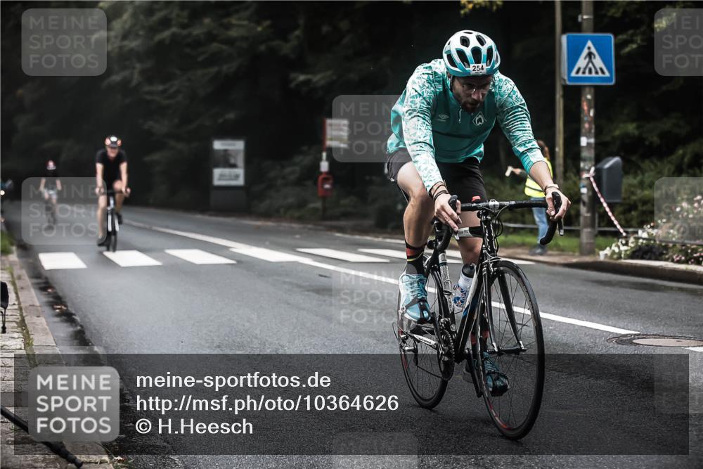 13.09.2026 - Stadtparktriathlon H.Heesch http://msf.ph/oto/10364626 13.09.2026 10:11:05 Radfahren 254, 267, 308, 330 meine-sportfotos.de