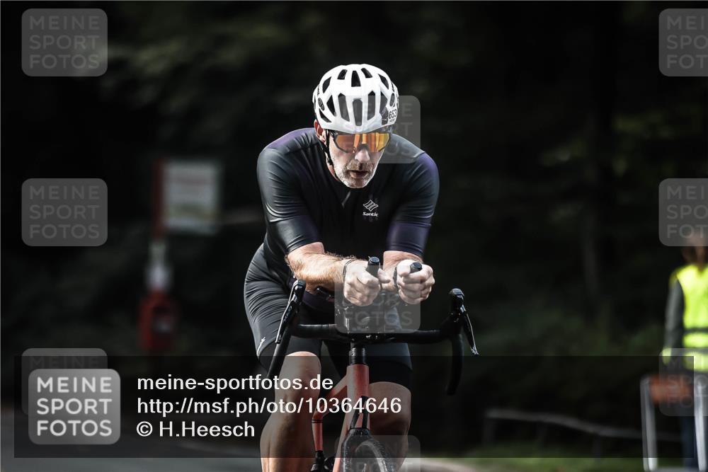 13.09.2026 - Stadtparktriathlon H.Heesch http://msf.ph/oto/10364646 13.09.2026 11:21:26 Radfahren 653, 674, 826, 1800 meine-sportfotos.de