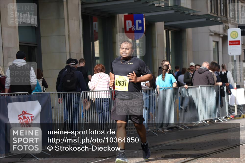 13.09.2026 - 21. swb-Marathon Bremen Strokosch-Dieckow http://msf.ph/oto/10364650 13.09.2026 11:27:16 Ziel 10440, 10627, 10789, 11031, 11254, 11851, 12377, 12408 meine-sportfotos.de