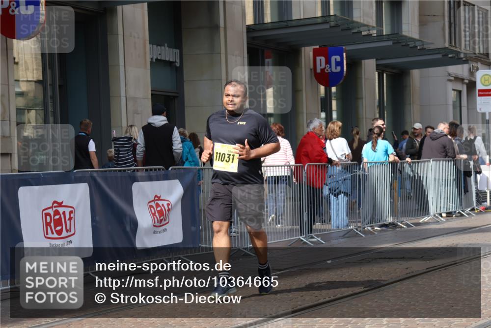 13.09.2026 - 21. swb-Marathon Bremen Strokosch-Dieckow http://msf.ph/oto/10364665 13.09.2026 11:27:17 Ziel 10440, 10627, 10789, 11031, 11254, 12377, 12408 meine-sportfotos.de
