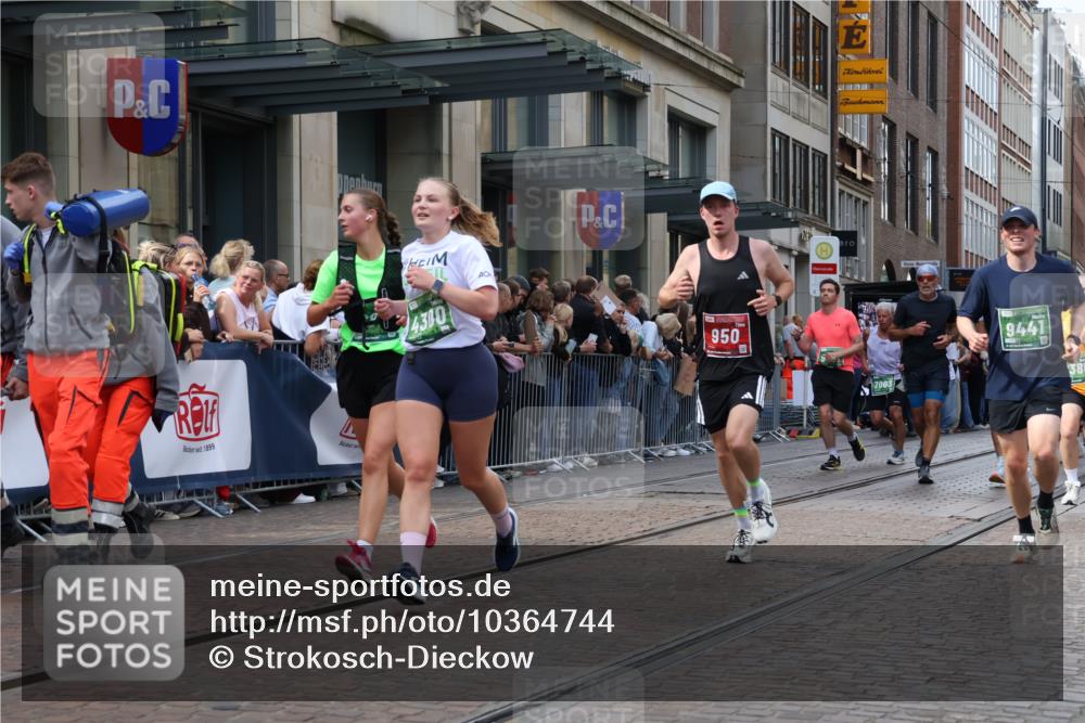 13.09.2026 - 21. swb-Marathon Bremen Strokosch-Dieckow http://msf.ph/oto/10364744 13.09.2026 13:37:17 Ziel 270, 391, 448, 581, 869, 3323, 3804, 4155, 4159, 4300, 4433, 4628, 5624, 5738, 5783, 5784, 6032, 6596, 6795, 6804, 6911, 7003, 7074, 7635, 8315, 8316, 8380, 8439, 8553, 8674, 8748, 8753, 9099, 9441, 10062, 10106, 869, 950, 1180, 1285, 1849, 1854, 1991, 2241, 2531, 2930, 3122, 3333, 3627, 3732, 3787, 3823, 3894, 3909, 4261, 4410, 4448, 4932, 4947, 5388, 5547, 5577, 5612, 5791, 6046, 6056, 6431, 6629, 6904, 6947, 6961, 7006, 7046, 7571, 8268, 8443, 9701 meine-sportfotos.de
