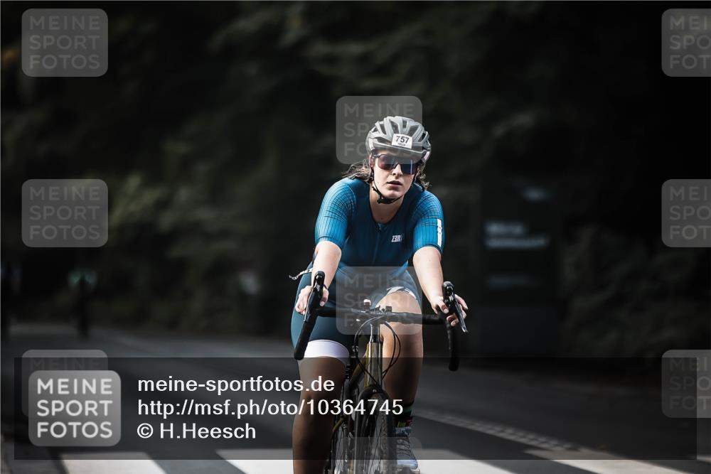 13.09.2026 - Stadtparktriathlon H.Heesch http://msf.ph/oto/10364745 13.09.2026 11:21:35 Radfahren 636, 674, 757 meine-sportfotos.de