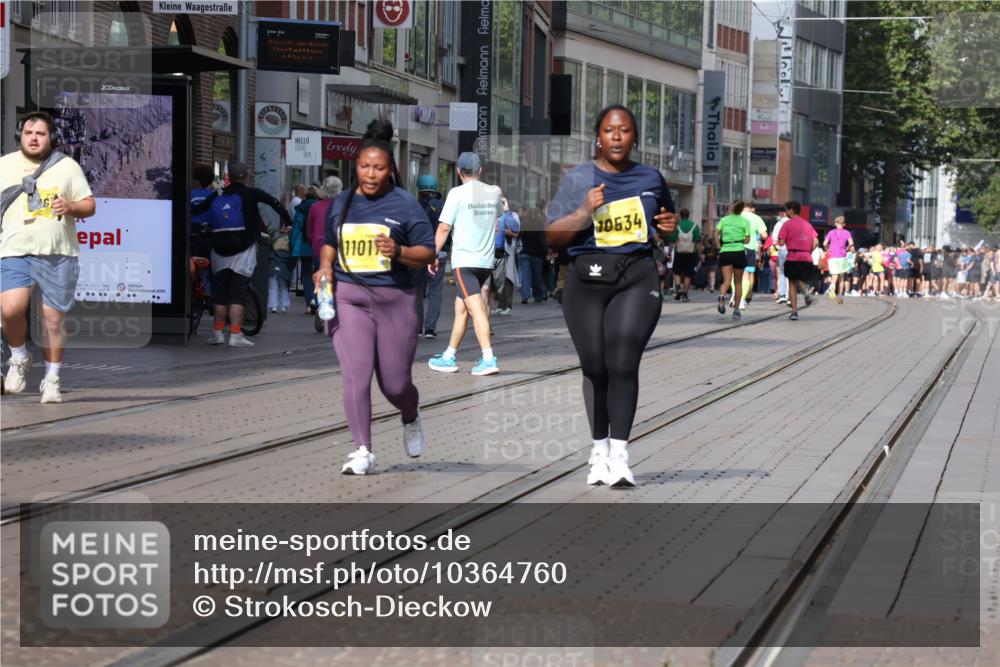 13.09.2026 - 21. swb-Marathon Bremen Strokosch-Dieckow http://msf.ph/oto/10364760 13.09.2026 11:28:05 Ziel 10534, 11017, 11161 meine-sportfotos.de