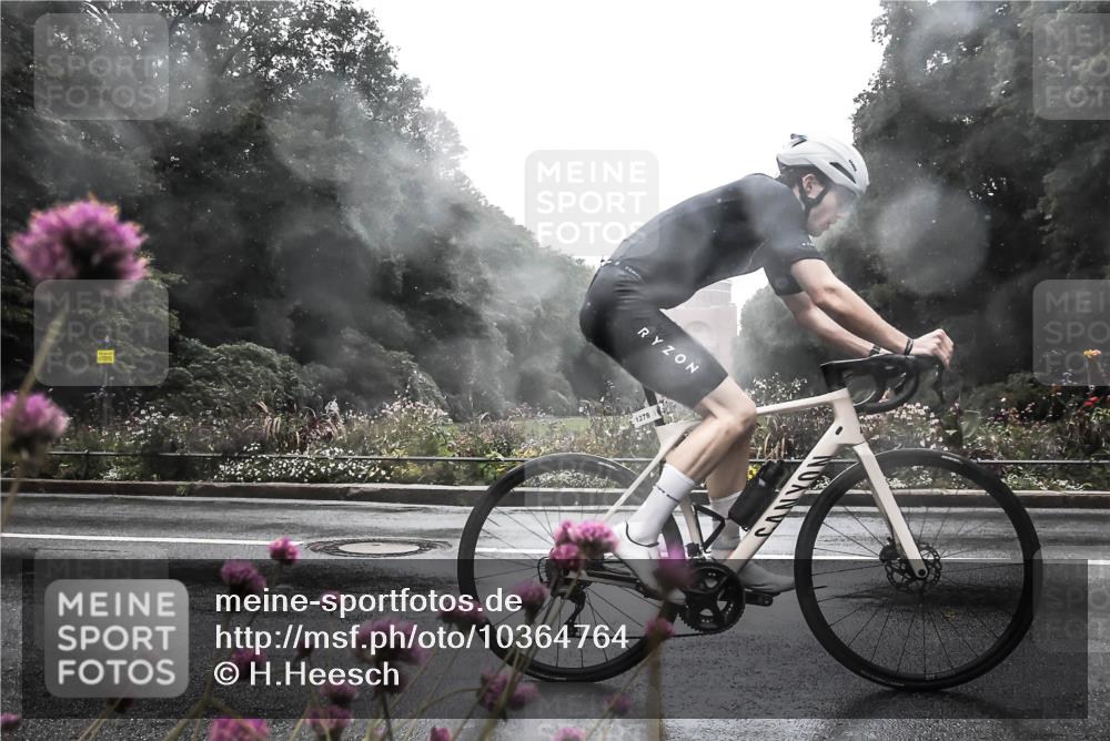 13.09.2026 - Stadtparktriathlon H.Heesch http://msf.ph/oto/10364764 13.09.2026 12:37:41 Radfahren 956, 1149, 1270, 1278 meine-sportfotos.de