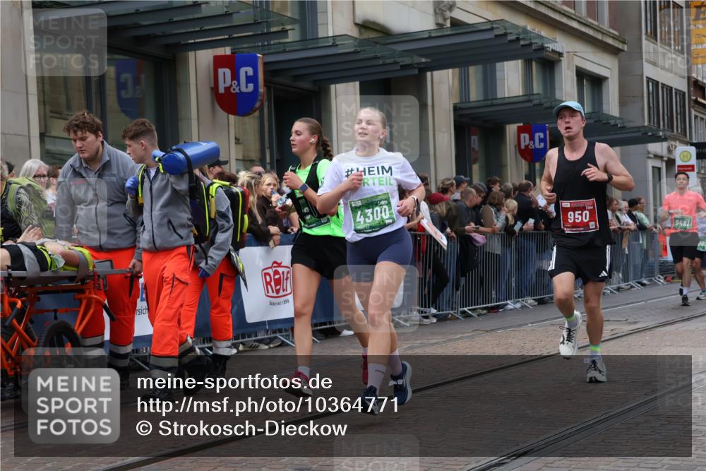 13.09.2026 - 21. swb-Marathon Bremen Strokosch-Dieckow http://msf.ph/oto/10364771 13.09.2026 13:37:18 Ziel 270, 391, 448, 581, 3323, 3804, 4155, 4159, 4300, 4433, 4628, 5624, 5738, 5783, 5784, 6032, 6596, 6795, 6804, 6911, 7003, 7074, 7635, 7985, 8010, 8315, 8316, 8380, 8439, 8553, 8674, 8748, 9099, 9441, 10062, 10106, 869, 950, 1180, 1285, 1849, 1854, 1991, 2241, 2531, 2930, 3333, 3627, 3732, 3787, 3823, 3894, 3909, 4261, 4410, 4448, 4932, 4947, 5388, 5547, 5577, 5612, 5791, 6046, 6056, 6431, 6629, 6904, 6947, 6961, 7006, 7571, 8268, 8443, 9701 meine-sportfotos.de