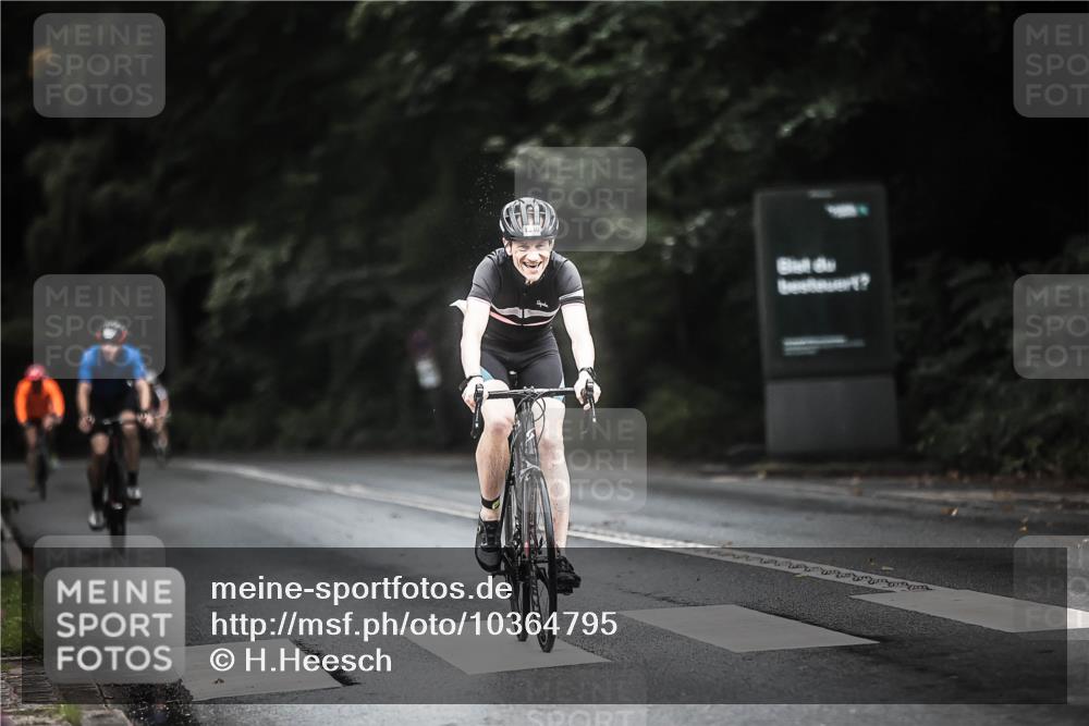 13.09.2026 - Stadtparktriathlon H.Heesch http://msf.ph/oto/10364795 13.09.2026 13:13:01 Radfahren 1339, 1340 meine-sportfotos.de