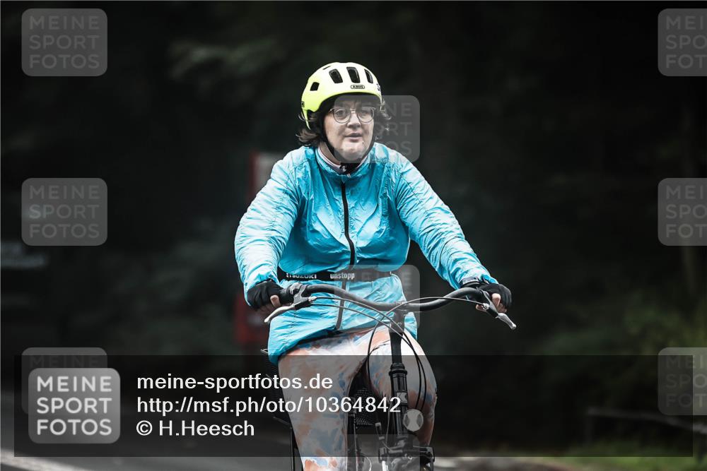 13.09.2026 - Stadtparktriathlon H.Heesch http://msf.ph/oto/10364842 13.09.2026 10:11:25 Radfahren 253, 296, 324, 343 meine-sportfotos.de