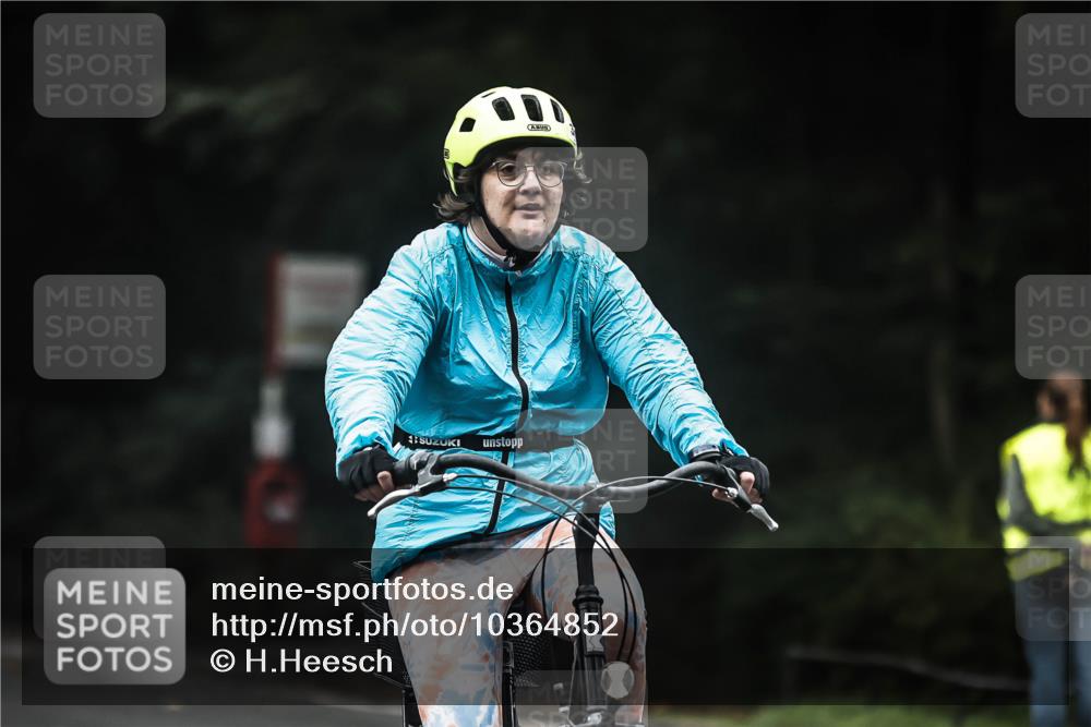 13.09.2026 - Stadtparktriathlon H.Heesch http://msf.ph/oto/10364852 13.09.2026 10:11:25 Radfahren 253, 296, 324, 343 meine-sportfotos.de