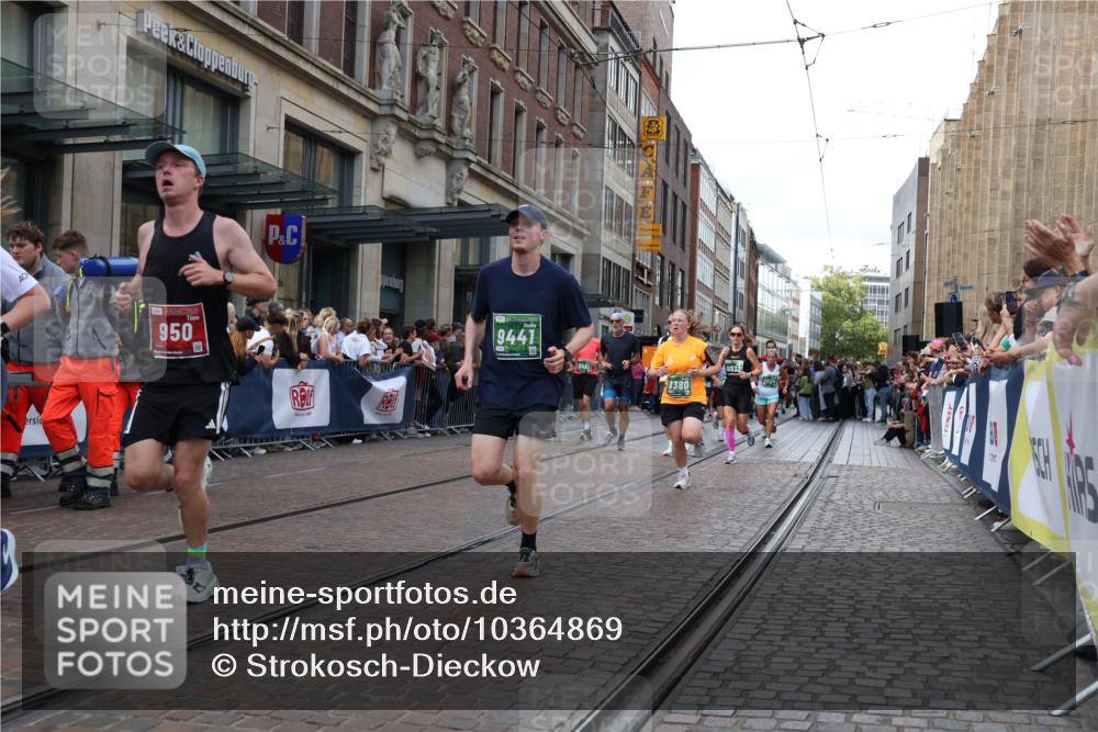 13.09.2026 - 21. swb-Marathon Bremen Strokosch-Dieckow http://msf.ph/oto/10364869 13.09.2026 13:37:19 Ziel 270, 391, 448, 581, 3323, 3804, 4155, 4159, 4300, 4433, 4628, 5624, 5738, 5783, 5784, 6032, 6596, 6795, 6804, 6911, 7003, 7074, 7540, 7635, 7985, 8010, 8315, 8316, 8380, 8439, 8553, 8674, 8748, 9099, 9441, 10062, 10106, 270, 391, 869, 950, 1180, 1285, 1854, 1991, 2241, 2531, 2930, 3333, 3627, 3732, 3823, 3894, 3909, 4261, 4410, 4448, 4932, 4947, 5388, 5547, 5577, 5612, 5738, 5791, 6046, 6056, 6431, 6629, 6904, 6947, 6961, 7006, 7571, 8268, 8443, 9701 meine-sportfotos.de