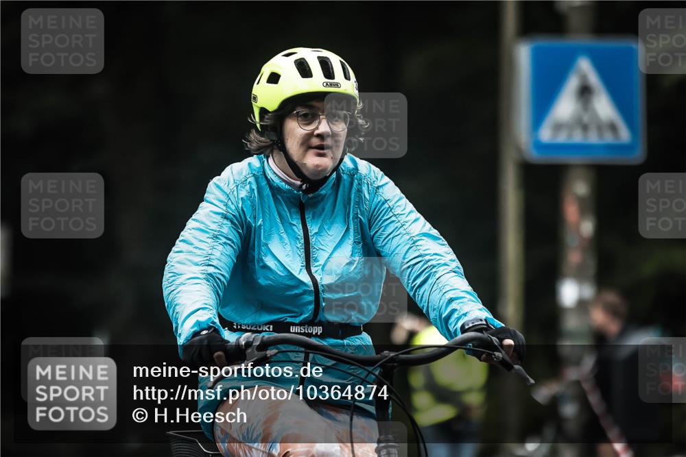 13.09.2026 - Stadtparktriathlon H.Heesch http://msf.ph/oto/10364874 13.09.2026 10:11:25 Radfahren 253, 296, 324, 343 meine-sportfotos.de
