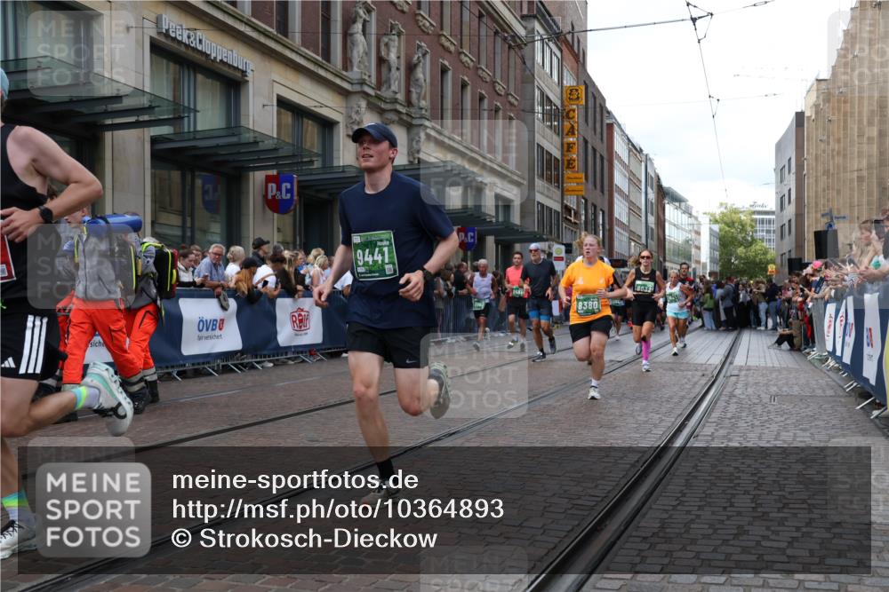 13.09.2026 - 21. swb-Marathon Bremen Strokosch-Dieckow http://msf.ph/oto/10364893 13.09.2026 13:37:19 Ziel 270, 391, 448, 581, 3323, 3804, 4155, 4159, 4300, 4433, 4628, 5624, 5738, 5783, 5784, 6032, 6596, 6795, 6804, 6911, 7003, 7074, 7540, 7635, 7985, 8010, 8315, 8316, 8380, 8439, 8553, 8674, 8748, 9099, 9441, 10062, 10106, 270, 391, 869, 950, 1180, 1285, 1854, 1991, 2241, 2531, 2930, 3333, 3627, 3732, 3823, 3894, 3909, 4261, 4410, 4448, 4932, 4947, 5388, 5547, 5577, 5612, 5738, 5791, 6046, 6056, 6431, 6629, 6904, 6947, 6961, 7006, 7571, 8268, 8443, 9701 meine-sportfotos.de