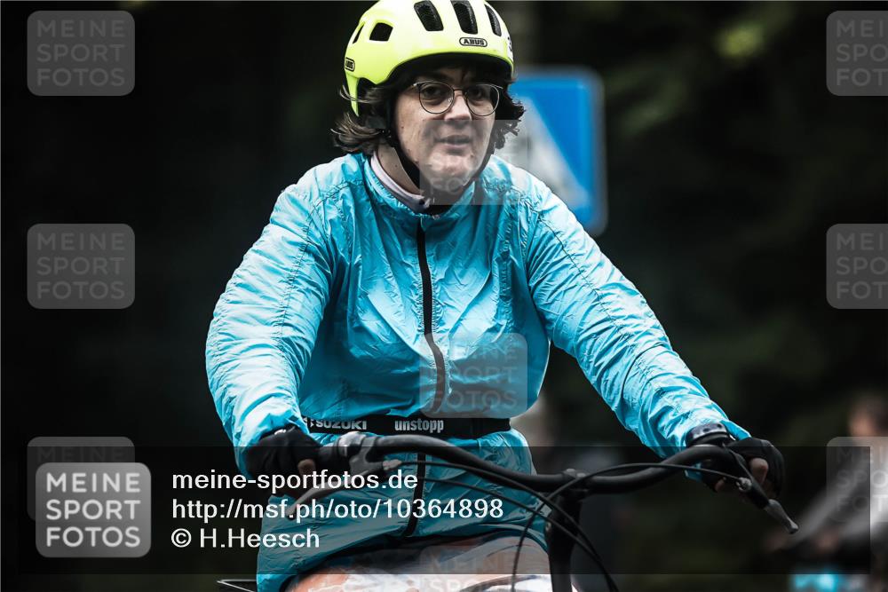 13.09.2026 - Stadtparktriathlon H.Heesch http://msf.ph/oto/10364898 13.09.2026 10:11:25 Radfahren 253, 296, 324, 343 meine-sportfotos.de