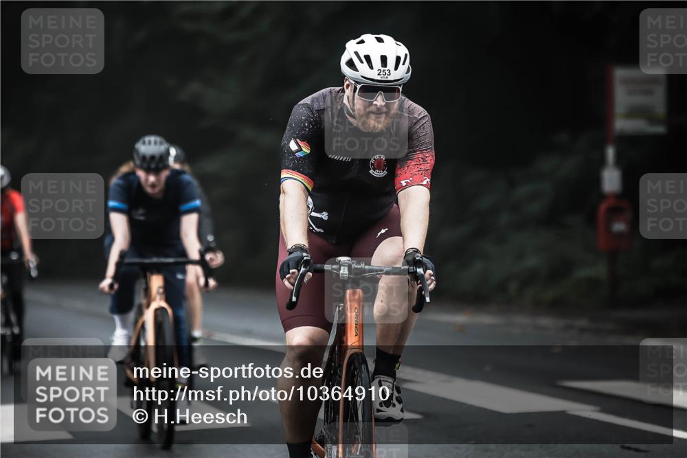 13.09.2026 - Stadtparktriathlon H.Heesch http://msf.ph/oto/10364910 13.09.2026 10:11:29 Radfahren 253, 271, 273, 296, 324, 343 meine-sportfotos.de