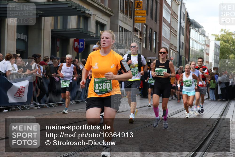 13.09.2026 - 21. swb-Marathon Bremen Strokosch-Dieckow http://msf.ph/oto/10364913 13.09.2026 13:37:20 Ziel 448, 581, 3323, 3804, 4155, 4159, 4300, 4433, 4628, 5624, 5783, 5784, 6032, 6596, 6795, 6804, 6911, 7003, 7074, 7540, 7635, 7815, 7985, 8010, 8204, 8315, 8316, 8380, 8439, 8553, 8674, 8748, 9099, 9441, 10062, 10106, 270, 391, 869, 950, 1180, 1285, 1854, 1991, 2241, 2531, 2930, 3333, 3627, 3732, 3823, 3894, 3909, 4410, 4448, 4932, 4947, 5388, 5547, 5577, 5612, 5738, 5791, 6046, 6431, 6629, 6904, 6947, 6961, 7006, 7571, 8268, 8443, 9701 meine-sportfotos.de
