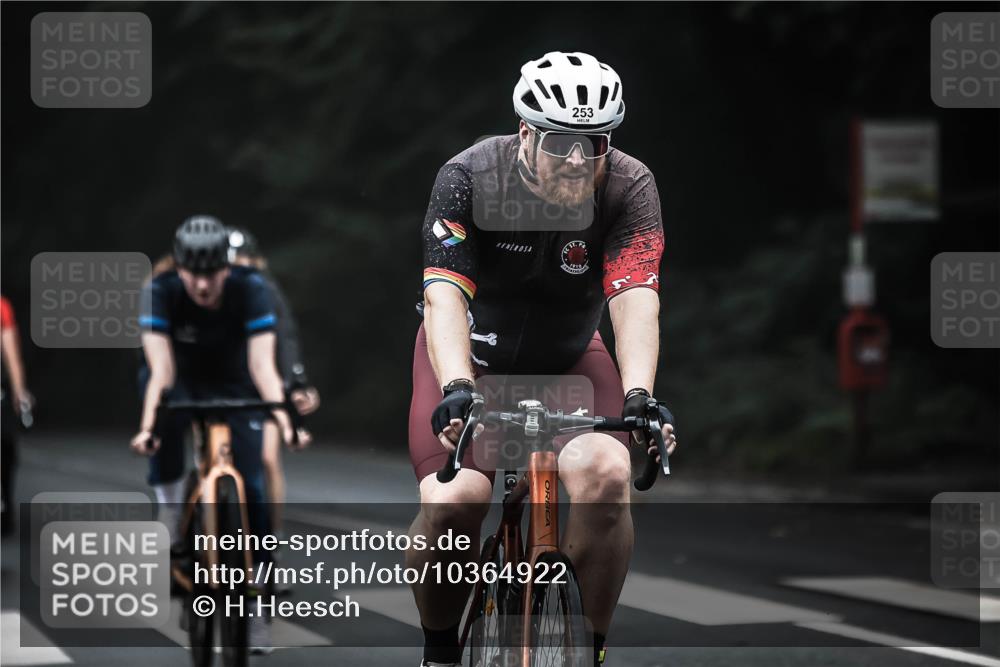 13.09.2026 - Stadtparktriathlon H.Heesch http://msf.ph/oto/10364922 13.09.2026 10:11:29 Radfahren 253, 271, 273, 296, 324, 343 meine-sportfotos.de