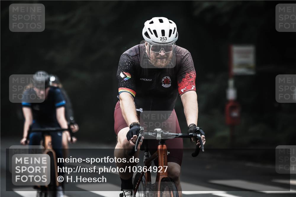 13.09.2026 - Stadtparktriathlon H.Heesch http://msf.ph/oto/10364927 13.09.2026 10:11:29 Radfahren 253, 271, 273, 296, 324, 343 meine-sportfotos.de