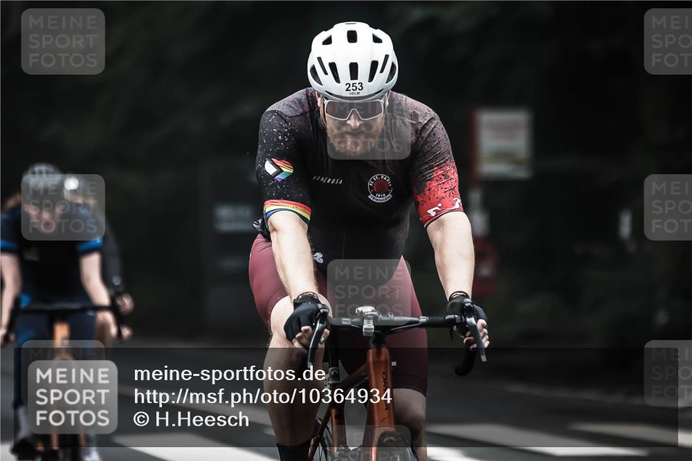 13.09.2026 - Stadtparktriathlon H.Heesch http://msf.ph/oto/10364934 13.09.2026 10:11:29 Radfahren 253, 271, 273, 296, 324, 343 meine-sportfotos.de
