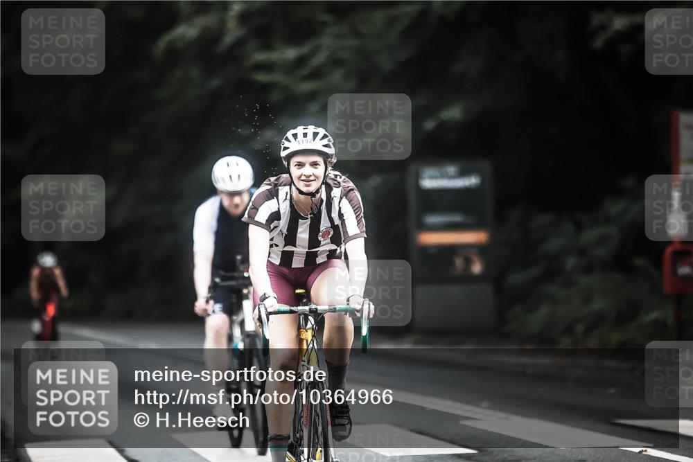 13.09.2026 - Stadtparktriathlon H.Heesch http://msf.ph/oto/10364966 13.09.2026 13:13:10 Radfahren 1192, 1316, 1386, 1402 meine-sportfotos.de