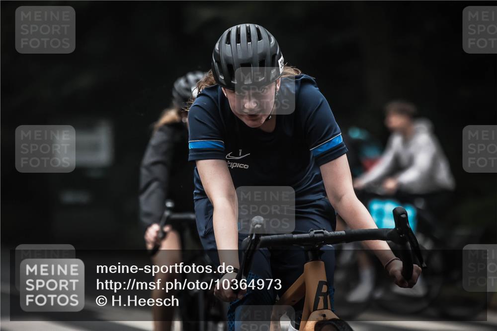 13.09.2026 - Stadtparktriathlon H.Heesch http://msf.ph/oto/10364973 13.09.2026 10:11:31 Radfahren 253, 271, 273, 296, 324, 343 meine-sportfotos.de