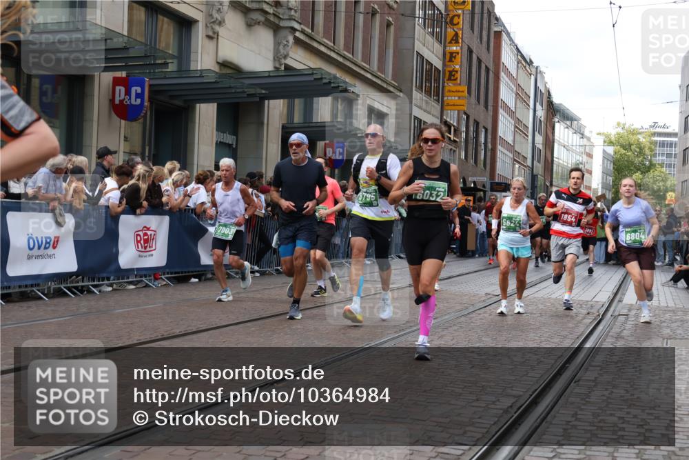 13.09.2026 - 21. swb-Marathon Bremen Strokosch-Dieckow http://msf.ph/oto/10364984 13.09.2026 13:37:21 Ziel 448, 581, 3323, 3804, 4155, 4159, 4300, 4433, 4628, 5624, 5783, 5784, 6032, 6596, 6795, 6804, 6911, 7003, 7074, 7540, 7635, 7815, 7985, 8010, 8204, 8315, 8316, 8380, 8439, 8553, 8674, 9099, 9441, 9481, 9774, 10062, 10106, 270, 391, 869, 950, 1180, 1285, 1854, 1991, 2531, 2930, 3333, 3627, 3732, 3823, 3894, 3909, 4410, 4448, 4932, 4947, 5388, 5547, 5577, 5612, 5738, 5791, 6046, 6431, 6629, 6904, 6947, 6961, 7006, 7571, 8268, 8443, 9701 meine-sportfotos.de