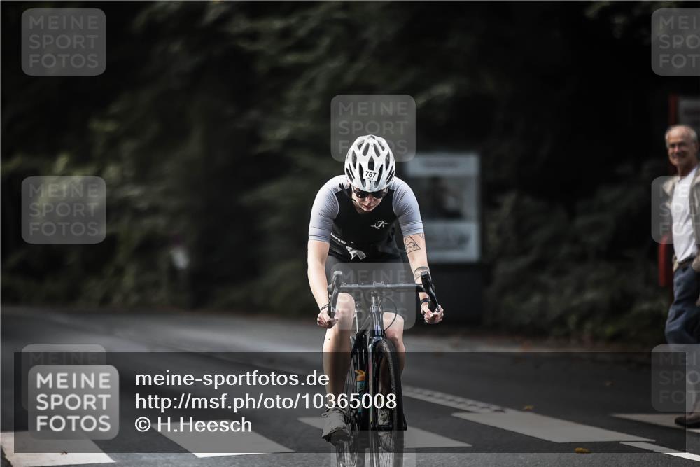13.09.2026 - Stadtparktriathlon H.Heesch http://msf.ph/oto/10365008 13.09.2026 11:21:55 Radfahren 622, 787 meine-sportfotos.de