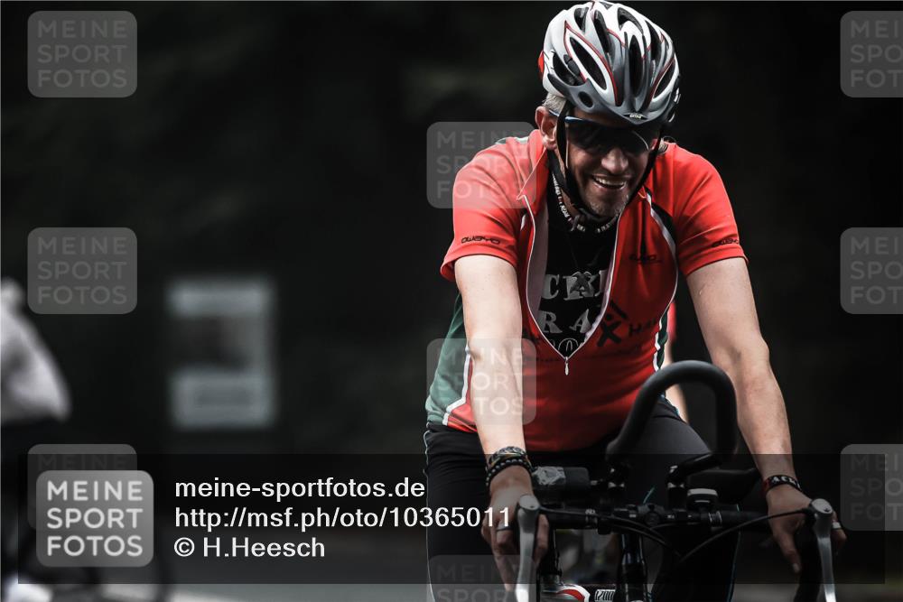 13.09.2026 - Stadtparktriathlon H.Heesch http://msf.ph/oto/10365011 13.09.2026 10:11:32 Radfahren 253, 271, 273, 296, 324 meine-sportfotos.de