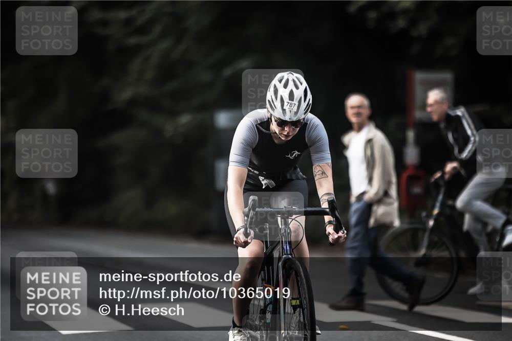 13.09.2026 - Stadtparktriathlon H.Heesch http://msf.ph/oto/10365019 13.09.2026 11:21:55 Radfahren 622, 787 meine-sportfotos.de