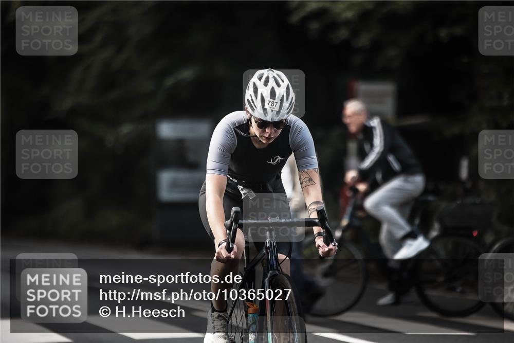 13.09.2026 - Stadtparktriathlon H.Heesch http://msf.ph/oto/10365027 13.09.2026 11:21:55 Radfahren 622, 787 meine-sportfotos.de