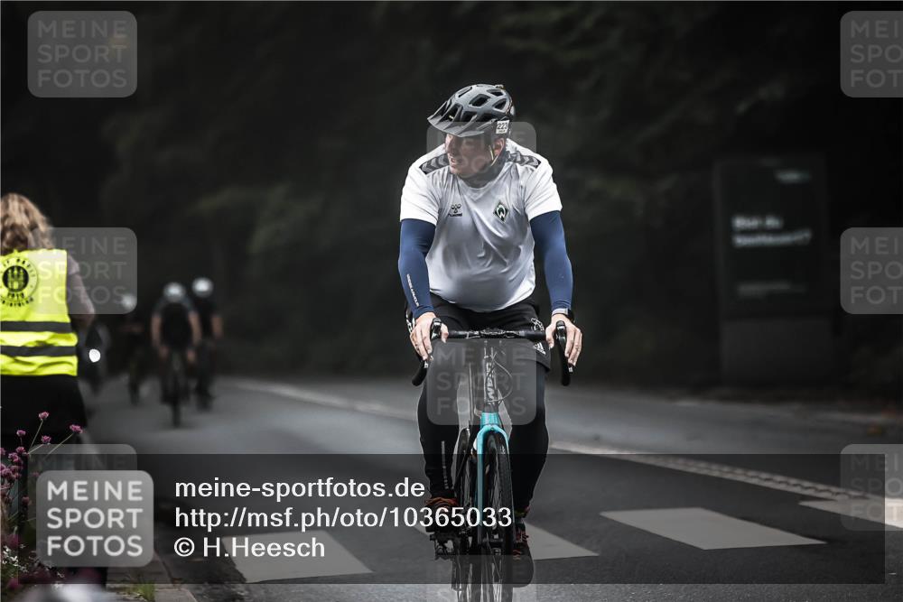 13.09.2026 - Stadtparktriathlon H.Heesch http://msf.ph/oto/10365033 13.09.2026 10:11:40 Radfahren 223, 258, 311 meine-sportfotos.de