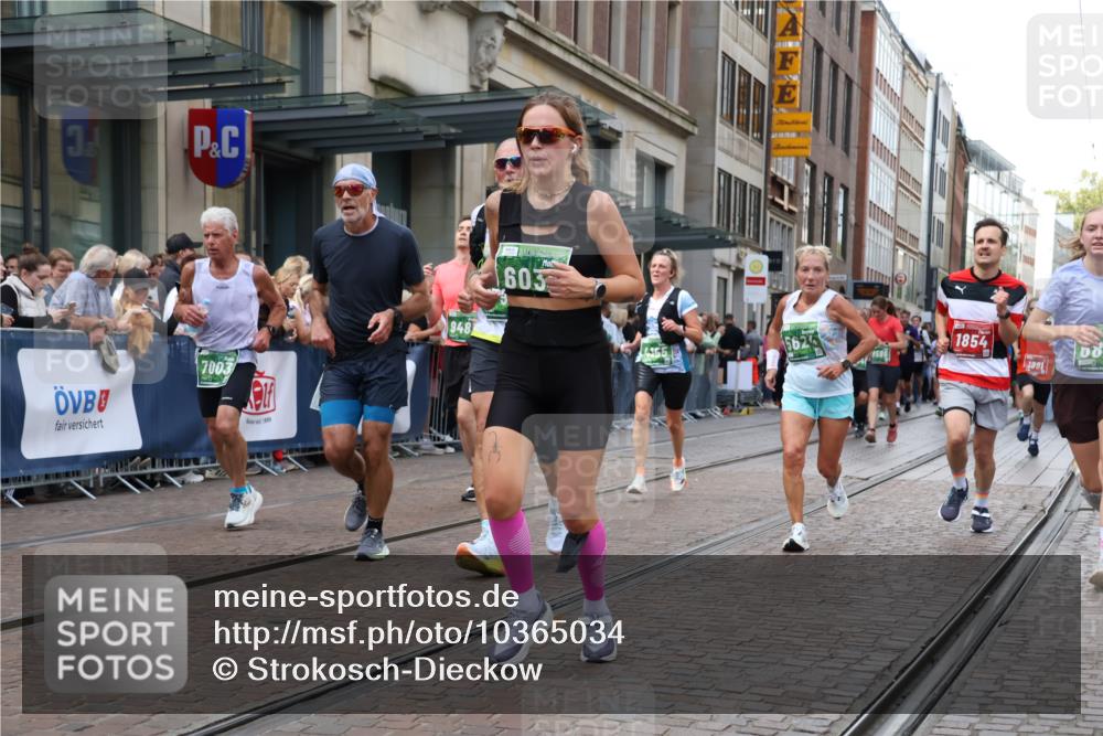 13.09.2026 - 21. swb-Marathon Bremen Strokosch-Dieckow http://msf.ph/oto/10365034 13.09.2026 13:37:22 Ziel 448, 581, 3323, 3804, 4155, 4159, 4300, 4433, 4628, 5624, 5783, 5784, 6032, 6596, 6795, 6804, 6911, 7003, 7074, 7540, 7635, 7815, 7985, 8010, 8204, 8315, 8316, 8380, 8439, 8440, 8553, 8674, 8972, 9099, 9441, 9481, 9774, 10062, 10106, 13228, 270, 391, 448, 869, 950, 1180, 1285, 1854, 1991, 2531, 3333, 3627, 3732, 3823, 3894, 4448, 4628, 4932, 4947, 5388, 5547, 5577, 5612, 5738, 5791, 6046, 6431, 6629, 6904, 6947, 6961, 7006, 7571, 8268, 8443, 9701 meine-sportfotos.de