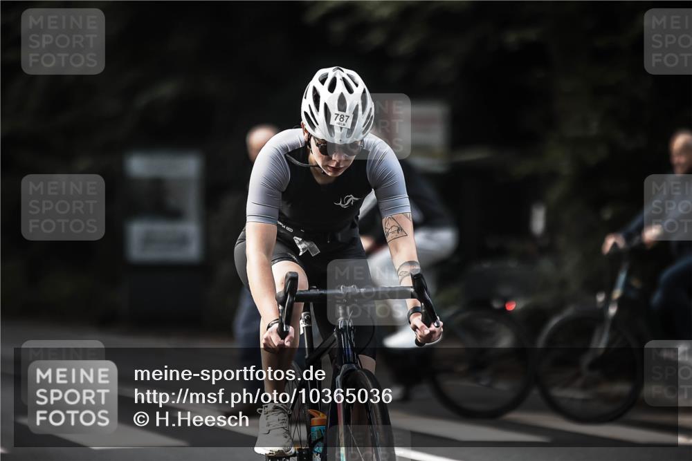 13.09.2026 - Stadtparktriathlon H.Heesch http://msf.ph/oto/10365036 13.09.2026 11:21:55 Radfahren 622, 787 meine-sportfotos.de