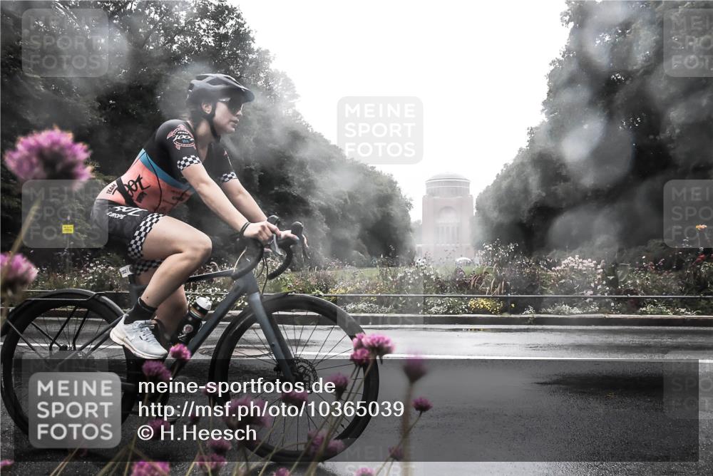 13.09.2026 - Stadtparktriathlon H.Heesch http://msf.ph/oto/10365039 13.09.2026 12:38:51 Radfahren 996, 1109, 1202, 1299 meine-sportfotos.de