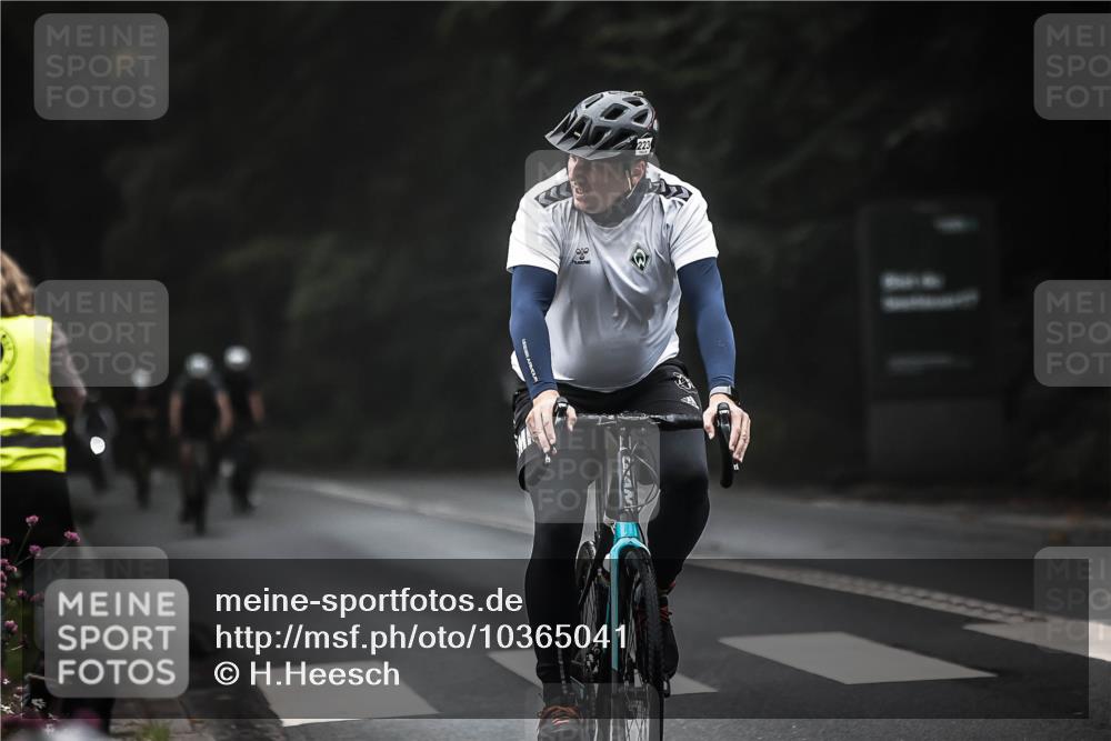 13.09.2026 - Stadtparktriathlon H.Heesch http://msf.ph/oto/10365041 13.09.2026 10:11:40 Radfahren 223, 258, 311 meine-sportfotos.de