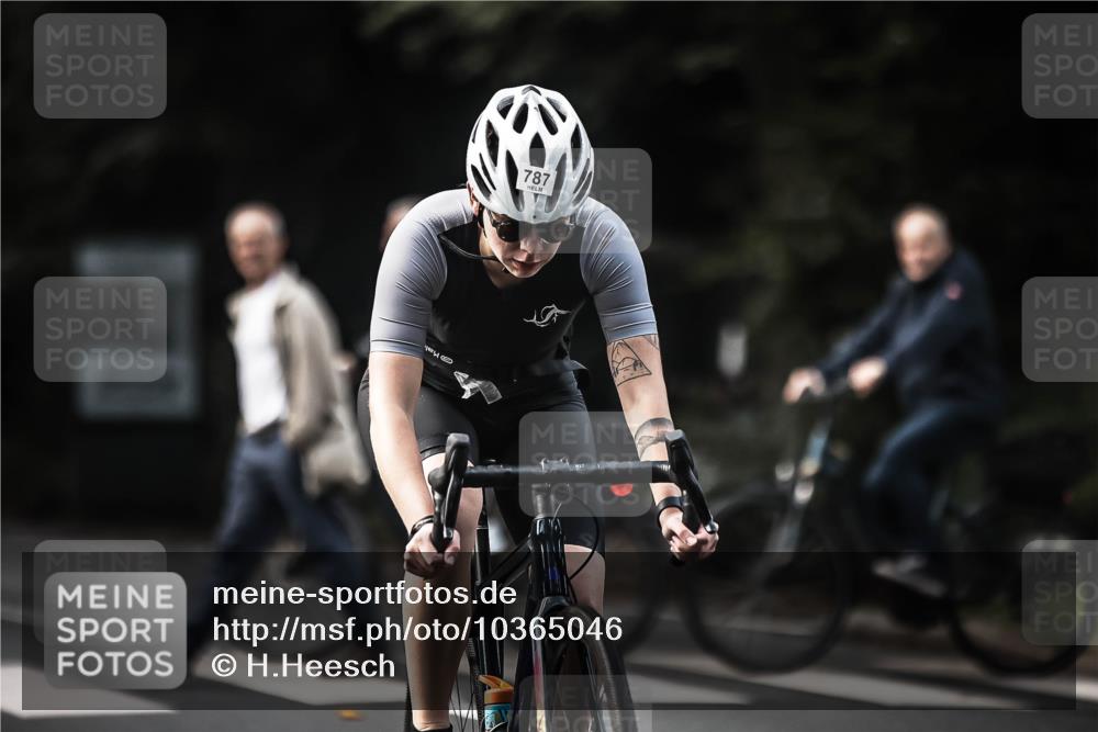 13.09.2026 - Stadtparktriathlon H.Heesch http://msf.ph/oto/10365046 13.09.2026 11:21:56 Radfahren 622, 787 meine-sportfotos.de