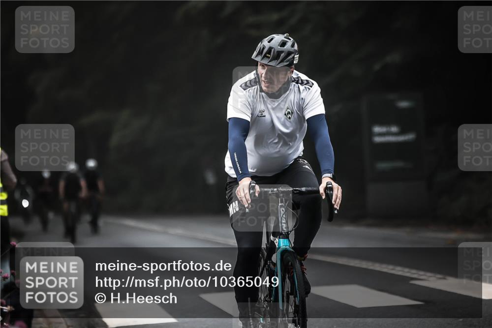 13.09.2026 - Stadtparktriathlon H.Heesch http://msf.ph/oto/10365049 13.09.2026 10:11:40 Radfahren 223, 258, 311 meine-sportfotos.de