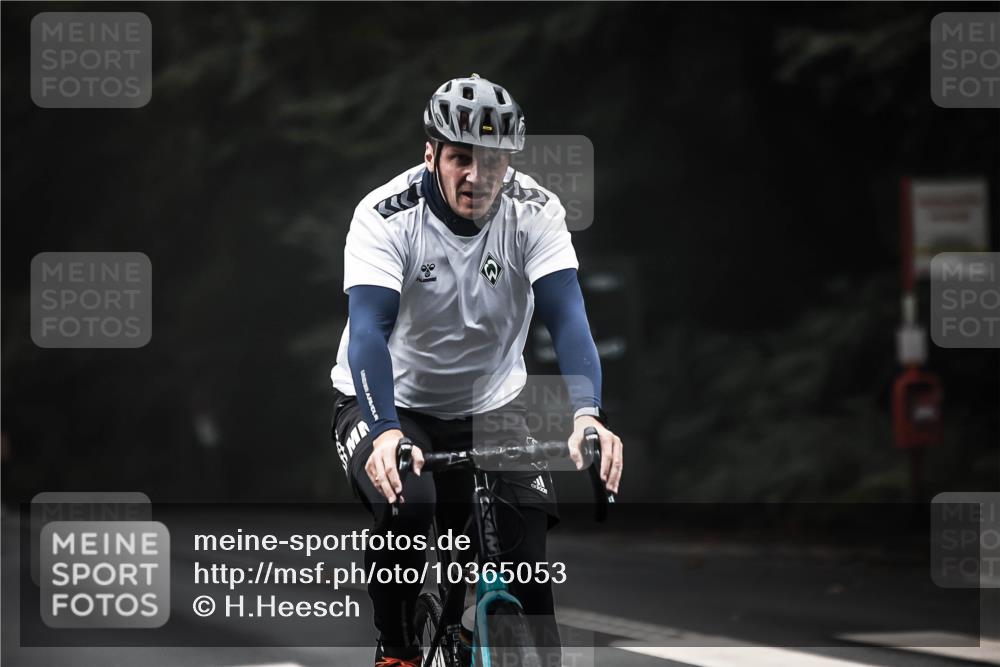13.09.2026 - Stadtparktriathlon H.Heesch http://msf.ph/oto/10365053 13.09.2026 10:11:41 Radfahren 223, 258, 311, 331 meine-sportfotos.de