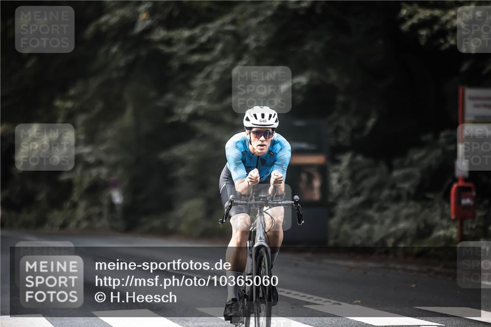 13.09.2026 - Stadtparktriathlon H.Heesch http://msf.ph/oto/10365060 13.09.2026 11:22:12 Radfahren 592, 646, 751 meine-sportfotos.de