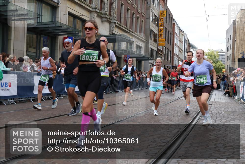 13.09.2026 - 21. swb-Marathon Bremen Strokosch-Dieckow http://msf.ph/oto/10365061 13.09.2026 13:37:22 Ziel 448, 581, 3323, 3804, 4155, 4159, 4300, 4433, 4628, 5624, 5783, 5784, 6032, 6596, 6795, 6804, 6911, 7003, 7074, 7540, 7635, 7815, 7985, 8010, 8204, 8315, 8316, 8380, 8439, 8440, 8553, 8674, 8972, 9099, 9441, 9481, 9774, 10062, 10106, 13228, 270, 391, 448, 869, 950, 1180, 1285, 1854, 1991, 2531, 3333, 3627, 3732, 3823, 3894, 4448, 4628, 4932, 4947, 5388, 5547, 5577, 5612, 5738, 5791, 6046, 6431, 6629, 6904, 6947, 6961, 7006, 7571, 8268, 8443, 9701 meine-sportfotos.de