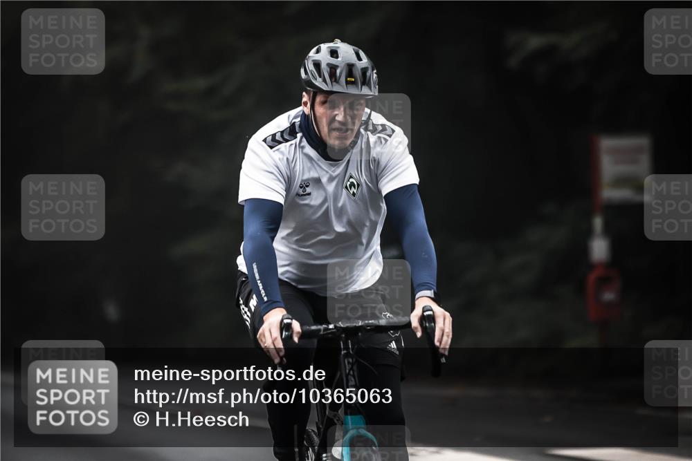13.09.2026 - Stadtparktriathlon H.Heesch http://msf.ph/oto/10365063 13.09.2026 10:11:41 Radfahren 223, 258, 311, 331 meine-sportfotos.de